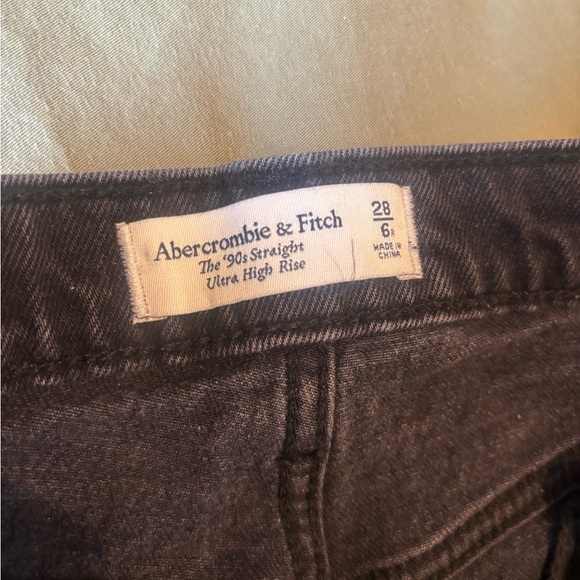 Set of woman’s name brand jeans - Picture 2 of 4